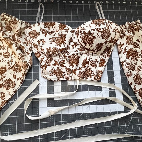 NWOT SHEIN Privé Floral Print Off Shoulder Flounce Sleeve Crop Top - Picture 3 of 6